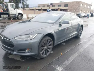 2013 Tesla Model S with VIN 5YJSA1CG5DFP06411, listed as a IAAI auction lot 41079914 with 266,968 mi miles. Bid and sale history available at carsss.com. Image 2.