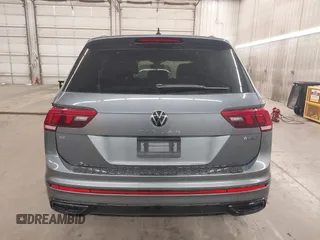 2024 Volkswagen Tiguan SE R-Line Black с VIN 3VV8B7AX8RM090818, выставлен на аукционе IAAI как лот 42123399 с пробегом 10 846 миль миль и . История ставок и продаж доступна на DreamBid. Изображение 17.