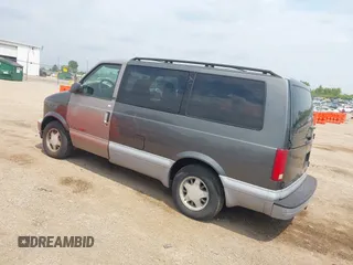 2000 Chevrolet Astro z VIN 1GNEL19W1YB209135, wystawiony jako IAAI lot #42448427 z przebiegiem 224 257 mil mil oraz . Historia ofert i sprzedaży dostępna na DreamBid. Obrazek 3.