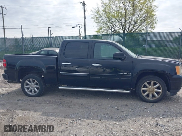 2008 GMC Sierra Denali z VIN 2GTEK638681161702, wystawiony jako IAAI lot #42078538 z przebiegiem Nie podano mil oraz . Historia ofert i sprzedaży dostępna na DreamBid. Obrazek 13.
