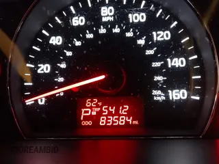 2014 Kia Sorento LX z VIN 5XYKTCA67EG541133, wystawiony jako IAAI lot #42335504 z przebiegiem 83 584 mil mil oraz . Historia ofert i sprzedaży dostępna na DreamBid. Obrazek 7.