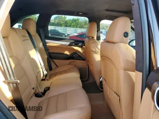 2017 Porsche Cayenne GTS z VIN WP1AD2A25HLA81008, wystawiony jako Copart lot #48987185 z przebiegiem 76 800 mil mil oraz Szkoda całkowita • Salvage title. Historia ofert i sprzedaży dostępna na DreamBid. Obrazek 11.