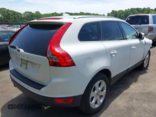 2013 Volvo XC60 3.2L z VIN YV4952DL7D2429586, wystawiony jako IAAI lot #42299502 z przebiegiem 101 249 mil mil oraz . Historia ofert i sprzedaży dostępna na DreamBid. Obrazek 4.