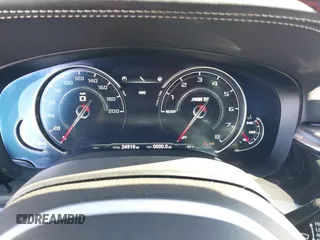 2019 BMW M5 z VIN WBSJF0C55KB284980, wystawiony jako IAAI lot #39406520 z przebiegiem 24 919 mil mil oraz . Historia ofert i sprzedaży dostępna na DreamBid. Obrazek 7.