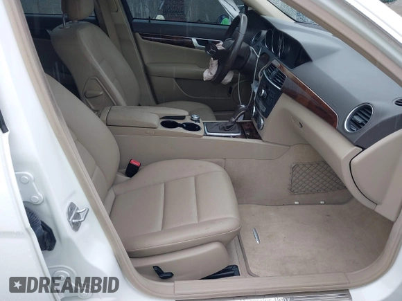 2013 Mercedes-Benz C 300 Sport с VIN WDDGF8AB7DR276047, выставлен на аукционе IAAI как лот 42511628 с пробегом 113 694 миль миль и . История ставок и продаж доступна на DreamBid. Изображение 5.