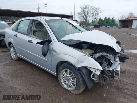 2005 Ford Focus S with VIN 1FAFP34N55W117628, listed as a IAAI auction lot 41882291 with 220,001 mi miles. Bid and sale history available at carsss.com. Image 1.
