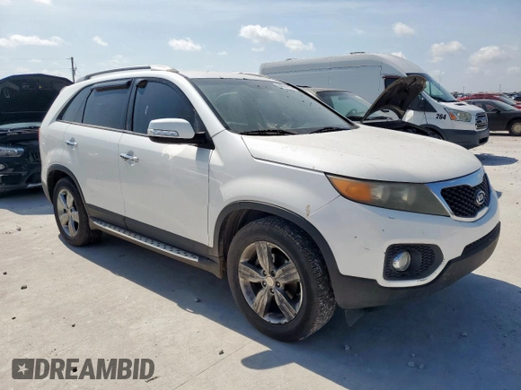 2012 Kia Sorento EX z VIN 5XYKU4A64CG271617, wystawiony jako Copart lot #64901615 z przebiegiem 127 061 mil mil oraz Czysty tytuł • Clean title. Historia ofert i sprzedaży dostępna na DreamBid. Obrazek 4.