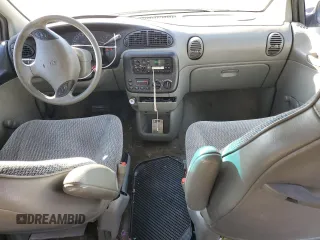 1996 Dodge Caravan z VIN 2B4GP2432TR624190, wystawiony jako Copart lot #77136974 z przebiegiem 172 721 mil mil oraz Czysty tytuł • Clean title. Historia ofert i sprzedaży dostępna na DreamBid. Obrazek 8.