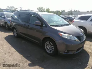 2014 Toyota Sienna XLE with VIN 5TDYK3DC2ES418860, listed as a IAAI auction lot 40139260 with 67,599 mi miles. Bid and sale history available at carsss.com. Image 1.