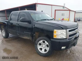 2011 Chevrolet Silverado 1500 LTZ with VIN 3GCPKTE36BG402262, listed as a IAAI auction lot 41382799 with 192,729 mi miles. Bid and sale history available at carsss.com. Image 1.