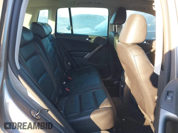 2010 Volkswagen Tiguan SEL with VIN WVGBV7AX0AW000279, listed as a IAAI auction lot 41389452 with 87,258 mi miles and . Bid and sale history available at DreamBid. Image 8.