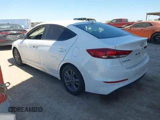 2017 Hyundai Elantra SE z VIN 5NPD84LF7HH129904, wystawiony jako IAAI lot #41837435 z przebiegiem 97 737 mil mil oraz . Historia ofert i sprzedaży dostępna na DreamBid. Obrazek 3.