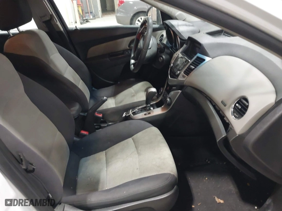 2014 Chevrolet Cruze LS with VIN 1G1PA5SG5E7207414, listed as a IAAI auction lot 41767277 with 220,195 mi miles. Bid and sale history available at carsss.com. Image 5.