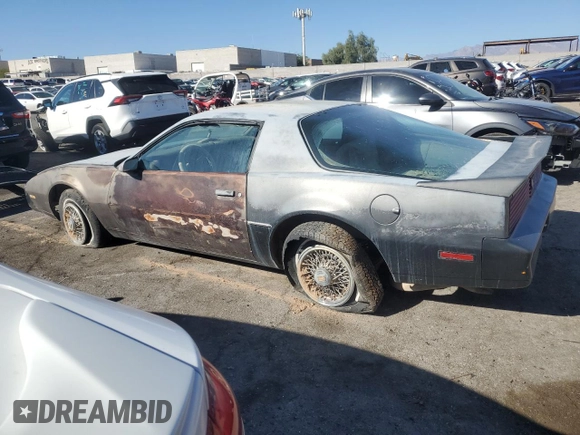 1983 Pontiac Firebird z VIN 1G2AS87H4DL227631, wystawiony jako Copart lot #73381454 z przebiegiem 92 009 mil mil oraz Czysty tytuł • Clean title. Historia ofert i sprzedaży dostępna na DreamBid. Obrazek 2.