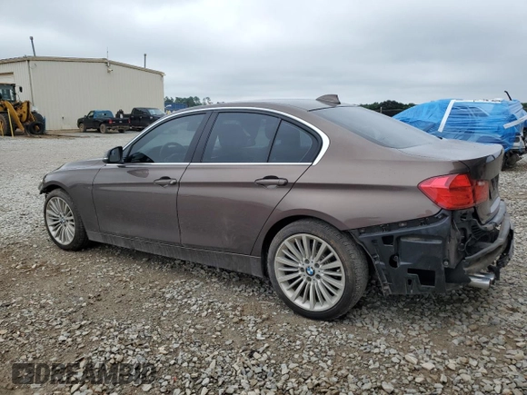 2013 BMW 3 Series 328i z VIN WBA3A5C56DF350294, wystawiony jako Copart lot #62420505 z przebiegiem 184 532 mil mil oraz Czysty tytuł • Clean title. Historia ofert i sprzedaży dostępna na DreamBid. Obrazek 2.