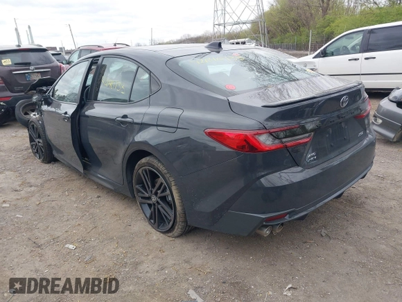 2025 Toyota Camry LE z VIN 4T1DBADK6SU509451, wystawiony jako IAAI lot #42040733 z przebiegiem 22 091 mil mil oraz . Historia ofert i sprzedaży dostępna na DreamBid. Obrazek 3.