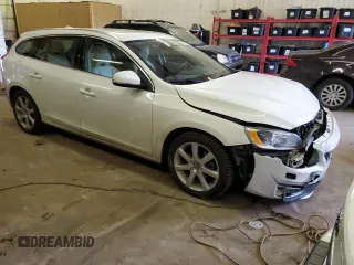 2016 Volvo V60 T5 Drive-E Platinum with VIN YV140MEM3G1303096, listed as a Copart auction lot 42033204 with 136,615 mi miles. Bid and sale history available at carsss.com. Image 4.