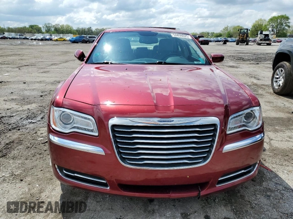 2013 Chrysler 300 z VIN 2C3CCAAGXDH727934, wystawiony jako Copart lot #55656025 z przebiegiem 100 567 mil mil oraz Szkoda całkowita • Salvage title. Historia ofert i sprzedaży dostępna na DreamBid. Obrazek 5.