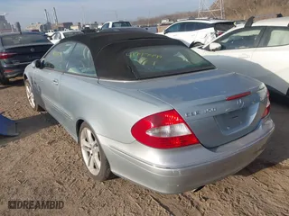 2007 Mercedes-Benz CLK-Class 3.5L with VIN WDBTK56F67F207689, listed as a IAAI auction lot 41797499 with 190,565 mi miles. Bid and sale history available at carsss.com. Image 3.