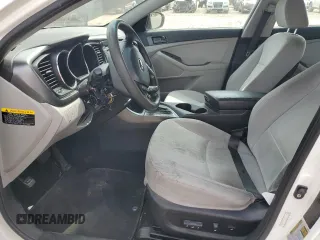 2013 Kia Optima LX z VIN KNAGM4A76D5372356, wystawiony jako Copart lot #57652125 z przebiegiem Nie podano mil oraz Szkoda całkowita • Salvage title. Historia ofert i sprzedaży dostępna na DreamBid. Obrazek 7.