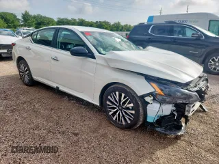2025 Nissan Altima SV z VIN 1N4BL4DV6SN372211, wystawiony jako Copart lot #60165505 z przebiegiem 5 908 mil mil oraz Czysty tytuł • Clean title. Historia ofert i sprzedaży dostępna na DreamBid. Obrazek 4.