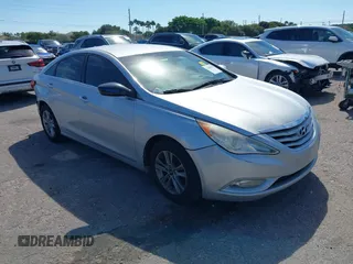 2013 Hyundai Sonata GLS z VIN 5NPEB4AC6DH529011, wystawiony jako IAAI lot #41696846 z przebiegiem 139 690 mil mil oraz . Historia ofert i sprzedaży dostępna na DreamBid. Obrazek 1.