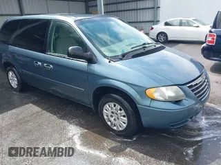 2007 Chrysler Town & Country LWB LX with VIN 2A4GP44R37R175847, listed as a IAAI auction lot 41846047 with 223,953 mi miles. Bid and sale history available at carsss.com. Image 1.