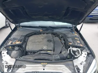 2019 Mercedes-Benz C 300 z VIN 55SWF8DB0KU307061, wystawiony jako IAAI lot #42143403 z przebiegiem Nie podano mil oraz . Historia ofert i sprzedaży dostępna na DreamBid. Obrazek 10.