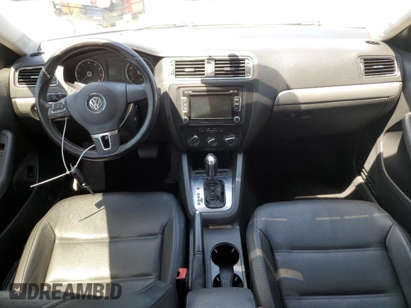 2013 Volkswagen Jetta SE z VIN 3VWDX7AJXDM235339, wystawiony jako Copart lot #52751345 z przebiegiem 143 478 mil mil oraz Szkoda całkowita • Salvage title. Historia ofert i sprzedaży dostępna na DreamBid. Obrazek 8.