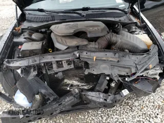 2019 Chrysler 300 S z VIN 2C3CCABG1KH577854, wystawiony jako Copart lot #47321705 z przebiegiem 112 511 mil mil oraz Szkoda całkowita • Salvage title. Historia ofert i sprzedaży dostępna na DreamBid. Obrazek 13.
