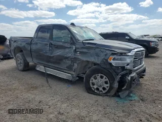 2024 Ram 2500 Laramie z VIN 3C6UR5FL6RG159952, wystawiony jako Copart lot #52771035 z przebiegiem Nie podano mil oraz Szkoda całkowita • Salvage title. Historia ofert i sprzedaży dostępna na DreamBid. Obrazek 4.