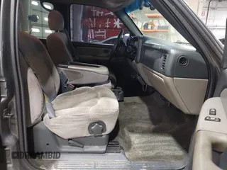 2001 Chevrolet Tahoe LT with VIN 1GNEK13T11J227454, listed as a IAAI auction lot 41513937 with 284,210 mi miles. Bid and sale history available at carsss.com. Image 5.