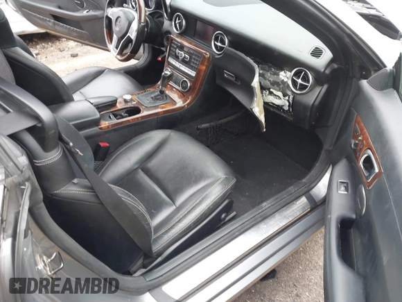2012 Mercedes-Benz SLK 350 с VIN WDDPK5HA1CF007243, выставлен на аукционе IAAI как лот 41313121 с пробегом 137 538 миль миль и . История ставок и продаж доступна на DreamBid. Изображение 5.
