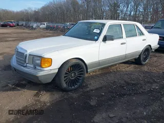 1988 Mercedes-Benz 420 Series 420SEL with VIN WDBCA35DXJA382796, listed as a IAAI auction lot 41658189 with 93,652 mi miles. Bid and sale history available at carsss.com. Image 2.