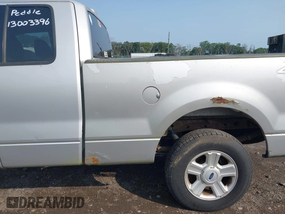 2004 Ford F-150 STX z VIN 1FTRX14W84NB64760, wystawiony jako IAAI lot #42490258 z przebiegiem 130 984 mil mil oraz . Historia ofert i sprzedaży dostępna na DreamBid. Obrazek 6.