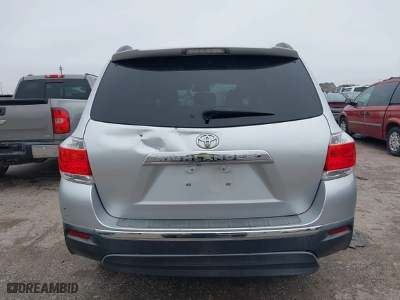 2011 Toyota Highlander with VIN 5TDZK3EH9BS030051, listed as a IAAI auction lot 41436897 with 253,513 mi miles. Bid and sale history available at carsss.com. Image 17.