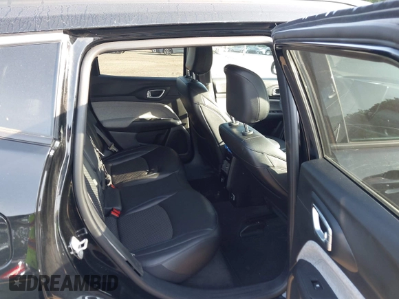 2024 Jeep Compass Latitude z VIN 3C4NJDBN9RT117417, wystawiony jako IAAI lot #42809682 z przebiegiem 34 407 mil mil oraz . Historia ofert i sprzedaży dostępna na DreamBid. Obrazek 8.