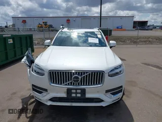 2024 Volvo XC90 Ultimate Bright Theme z VIN YV4062PF5R1157354, wystawiony jako IAAI lot #42085274 z przebiegiem 19 985 mil mil oraz . Historia ofert i sprzedaży dostępna na DreamBid. Obrazek 12.