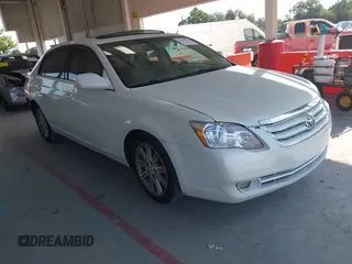 2007 Toyota Avalon XL z VIN 4T1BK36B27U216461, wystawiony jako IAAI lot #42300219 z przebiegiem 200 064 mil mil oraz . Historia ofert i sprzedaży dostępna na DreamBid. Obrazek 1.