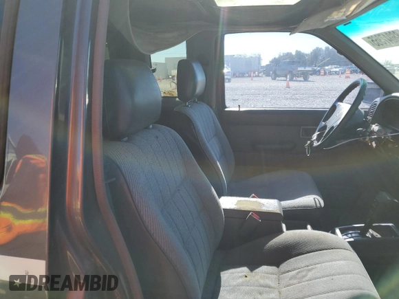 1995 Nissan Frontier XE z VIN 1N6HD16S6SC450675, wystawiony jako Copart lot #88047365 z przebiegiem 193 820 mil mil oraz Czysty tytuł • Clean title. Historia ofert i sprzedaży dostępna na DreamBid. Obrazek 10.