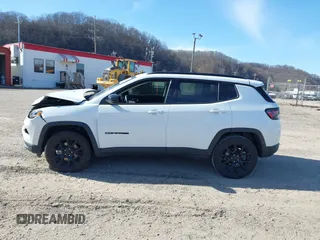 2022 Jeep Compass Latitude Lux с VIN 3C4NJDFB5NT172425, выставлен на аукционе IAAI как лот 41800293 с пробегом 34 588 миль миль и . История ставок и продаж доступна на DreamBid. Изображение 14.
