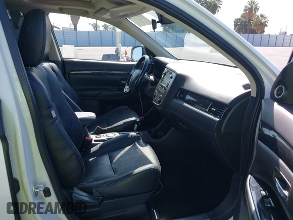 2016 Mitsubishi Outlander SE with VIN JA4AD3A33GZ013375, listed as a IAAI auction lot 42515722 with 106,804 mi miles and . Bid and sale history available at DreamBid. Image 5.
