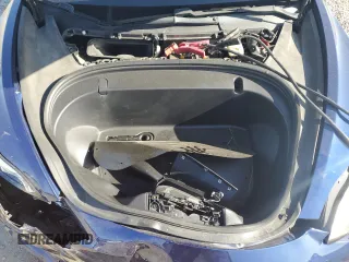 2019 Tesla Model 3 Mid Range z VIN 5YJ3E1EAXKF299345, wystawiony jako Copart lot #58335555 z przebiegiem 69 372 mil mil oraz Szkody całkowita. Historia ofert i sprzedaży dostępna na DreamBid. Obrazek 11.