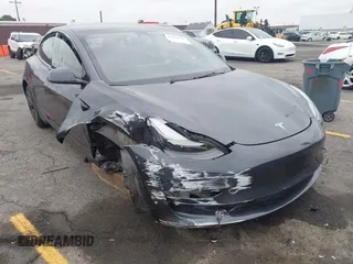 2023 Tesla Model 3 z VIN 5YJ3E1EA3PF463686, wystawiony jako IAAI lot #42160721 z przebiegiem Nie podano mil oraz . Historia ofert i sprzedaży dostępna na DreamBid. Obrazek 1.