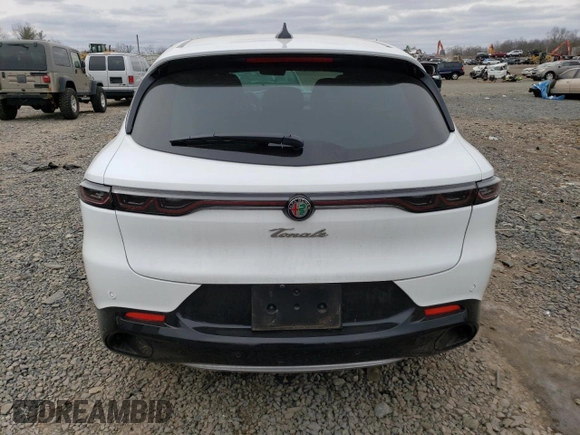 2024 Alfa Romeo Tonale Ti z VIN ZASPATCW2R3050296, wystawiony jako Copart lot #46153295 z przebiegiem 7 440 mil mil oraz Szkoda całkowita • Salvage title. Historia ofert i sprzedaży dostępna na DreamBid. Obrazek 6.