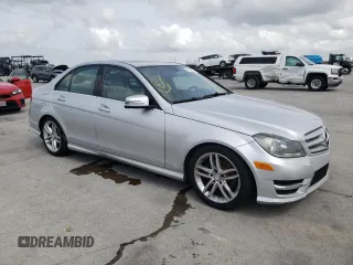 2013 Mercedes-Benz C 250 Sport z VIN WDDGF4HB9DR263699, wystawiony jako Copart lot #51379384 z przebiegiem 123 016 mil mil oraz Szkoda całkowita • Salvage title. Historia ofert i sprzedaży dostępna na DreamBid. Obrazek 4.