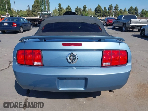 2005 Ford Mustang Deluxe with VIN 1ZVFT84N655232308, listed as a IAAI auction lot 42139250 with 200,850 mi miles. Bid and sale history available at carsss.com. Image 17.