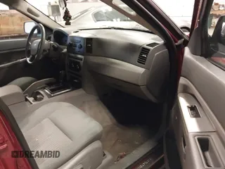 2007 Jeep Grand Cherokee Laredo with VIN 1J8GR48K97C631672, listed as a IAAI auction lot 41520054 with 231,576 mi miles. Bid and sale history available at carsss.com. Image 5.