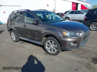 2013 Mitsubishi Outlander SE with VIN JA4JT3AW5DU020110, listed as a IAAI auction lot 41738969 with 125,246 mi miles. Bid and sale history available at carsss.com. Image 1.