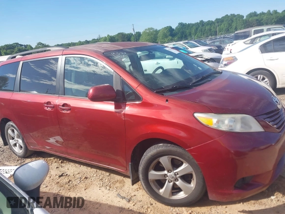 2012 Toyota Sienna LE AAS z VIN 5TDKK3DC7CS209567, wystawiony jako IAAI lot #42323115 z przebiegiem 293 604 mil mil oraz . Historia ofert i sprzedaży dostępna na DreamBid. Obrazek 14.